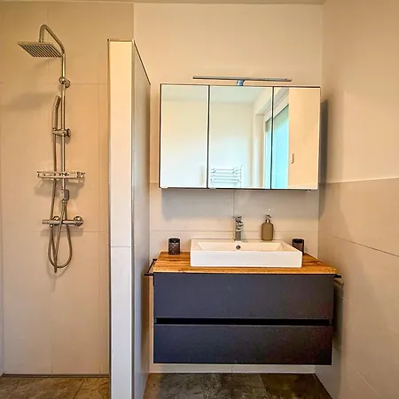 Appartement Und Sonne - Moderne Eg-wohnung Mit Balkon