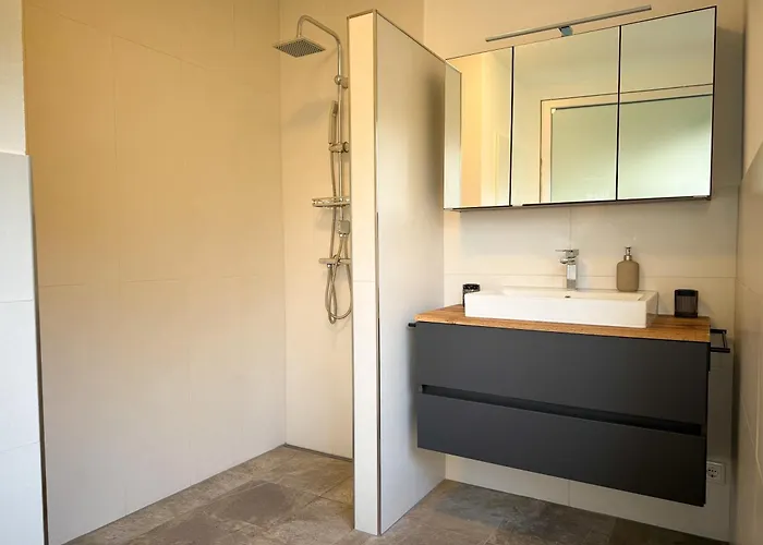 Appartement Und Sonne - Moderne Eg-wohnung Mit Balkon *